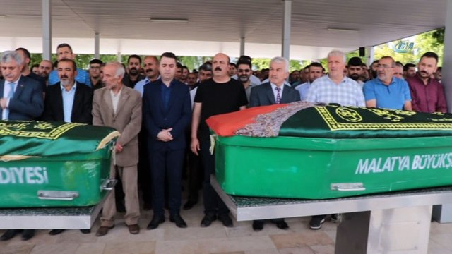 Kazada ölen genç öğretmen ve babası son yolculuğuna uğurlandı