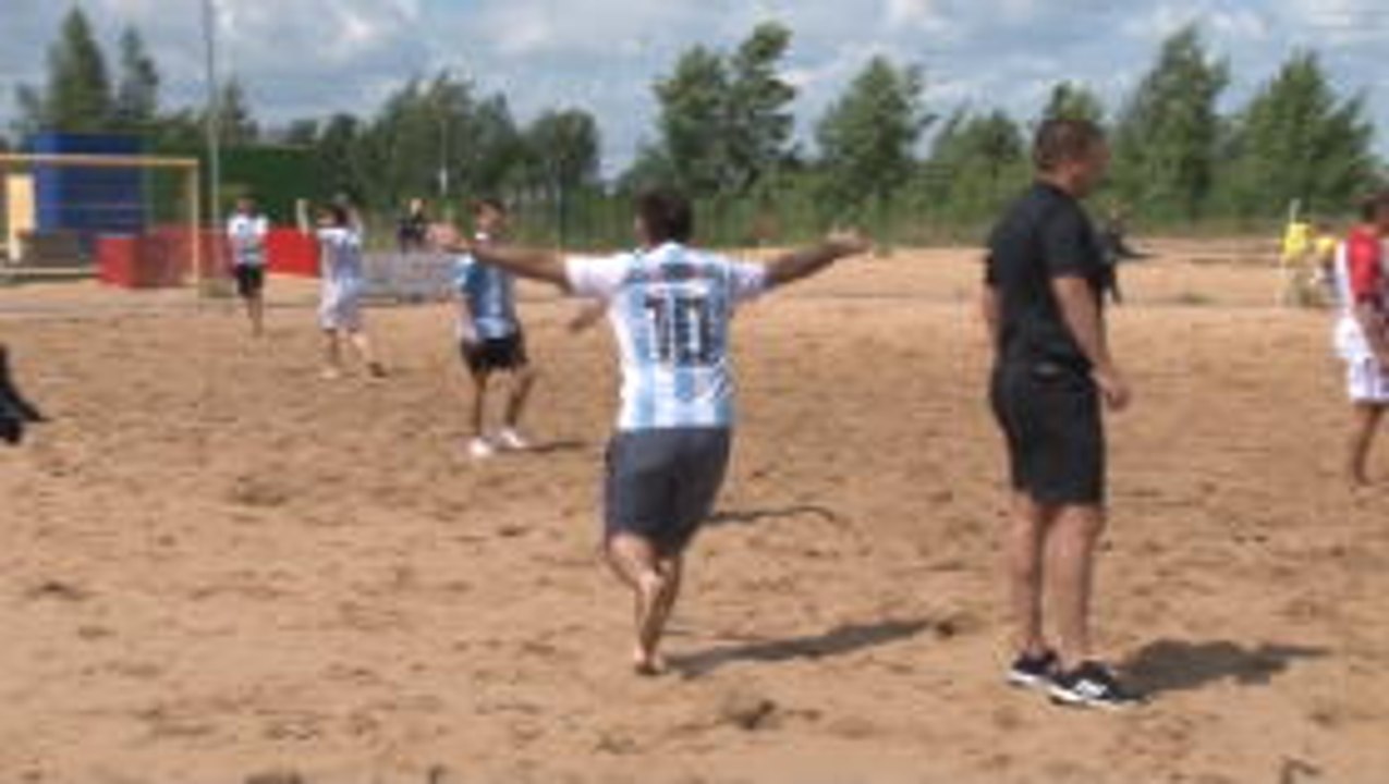 Behind The Scenes - Argentina and Croatia fans battle on the beach