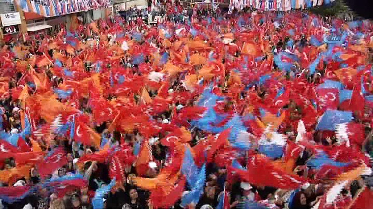 Başbakan Binali Yıldırım: 'Polatlı 15 Temmuz’da tankların paletine çomak soktunuz. Alçaklara hak ettiği dersi verdiniz. Şimdi de milletin geleceğine çomak sokacaklara dur diyecek misiniz'