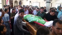 İsrail askerlerinin şehit ettiği Filistinli toprağa verildi - GAZZE