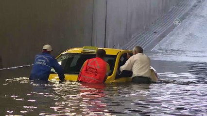 Başkentte kuvvetli yağış hayatı olumsuz etkiledi (3) - ANKARA