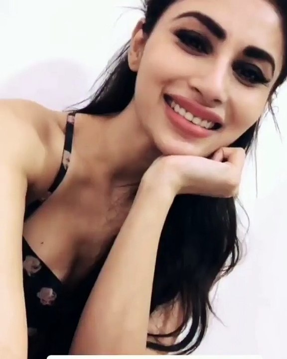 VIRAL Video Mouni Roy KISSES Sanjeeda Sheikh