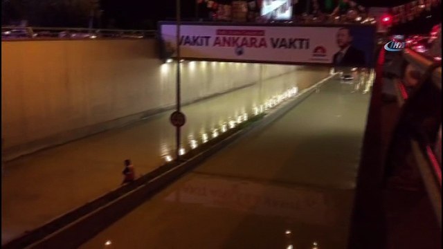 Başkent'te sağanak yağış sele neden oldu