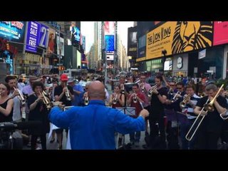 Nissa la bella et la Marseillaise jouées à Times Square en hommage à Nice