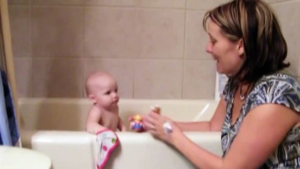 Download Video: Quand bébé et maman chantent la chanson Old McDonald. Trop mignon