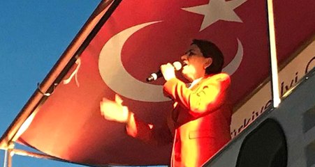 Akşener, Üsküdar Mitinginde Elektrikler Gidince Konuşmasını Karanlıkta Sürdürdü