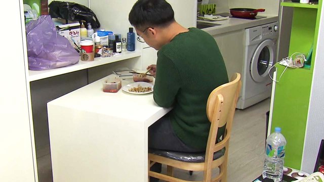 10집 중 3집 '나홀로' 가구...맞벌이 부부 4년 만에 감소 / YTN