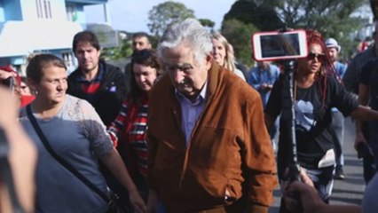 Mujica encontró en prisión a un Lula Da Silva preocupado por el futuro de Brasil