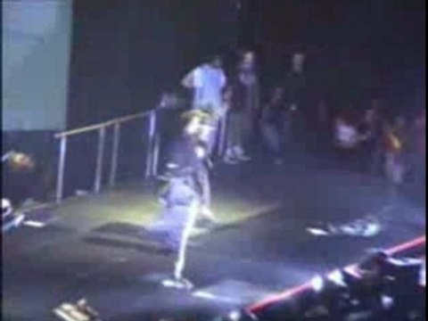 Korn - Bottled Up Inside (live à Bercy, Paris - 2002)