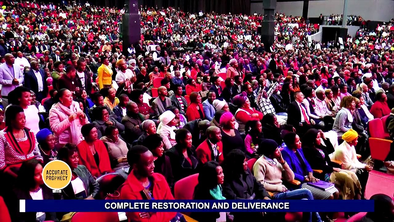 A doubtful woman publicly CHALLENGES Pastor Alph Lukau