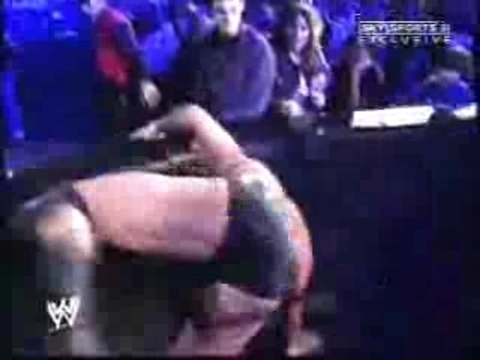 WWE - SmackDown 02 December 2005 - Undertaker's mind games