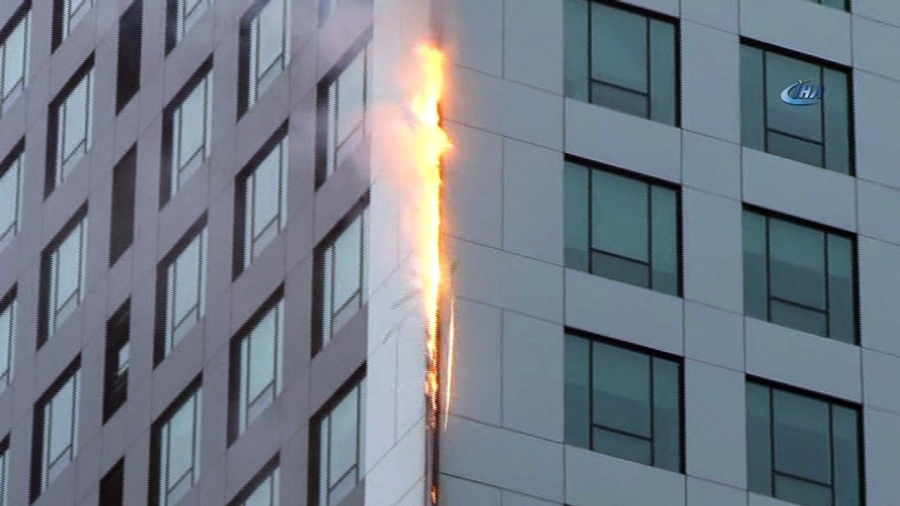 İSTANBUL  Maslak Bilim Sokak'da bulunan 32 katlı gökdelenin 10'uncu katında dış cephesi alev aldı. Olay yerine çok sayıda itfaiye ekibi sevk edildi.