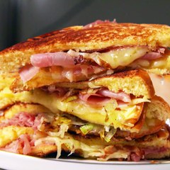 Whose grilled cheese is the cheesiest:  Jamie Oliver's or Queer Eye's Antoni Porowski's?? Full story: