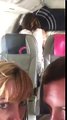Ce couple a été filmé en train de prendre du plaisir dans un avion au vu de tous les passagers