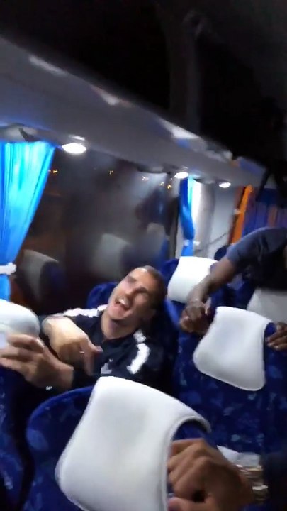 France Pérou, les Bleus font la fête dans le bus