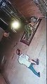 بالفيديو- سرقة هاتف من شخص نائم في محافظة كربلاء