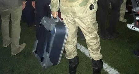 PKK'lılarla Çıkan Çatışmada  Şehit Olan Askerin Valizini Arkadaşı Taşıdı