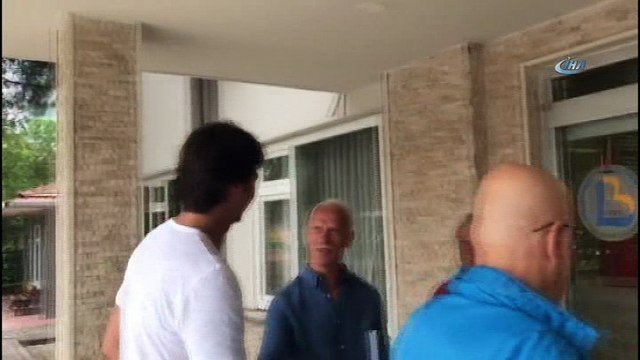 Ünlü sanatçı Yalın'dan oy kullanmak istemeyenlere ilginç tepki: 'Oy vermeyeni kabul etmiyoruz'