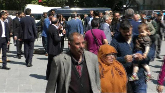 Bakan Ahmet Arslan: Seçmen gayet vakur bir şekilde geliyor.İradesini sandığa yansıtıyor. İnşallah buradan da hayırlı bir sonuç çıkar diyorum” dedi.