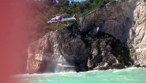 Salvataggio estremo in Puglia: due turisti salvati da un bagnino e recuperati dall'elicottero