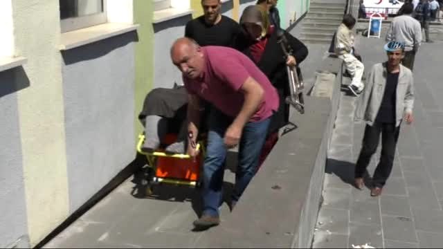 Oyunu Kullanmak İçin Tekerlekli Sandalyede Geldi