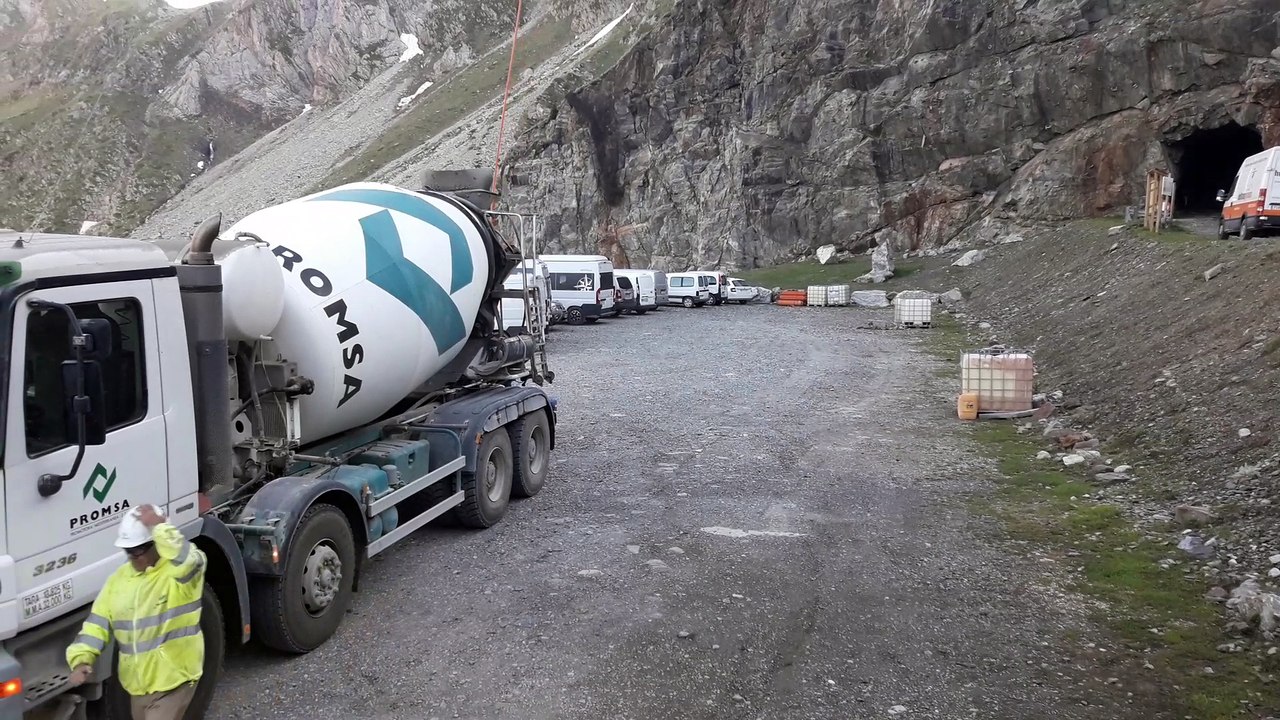 Bob the Builder in the Pyrenees 02