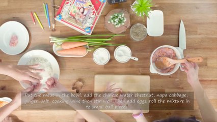 Bé yêu mê tít món xôi bọc thịt viên mẹ làm