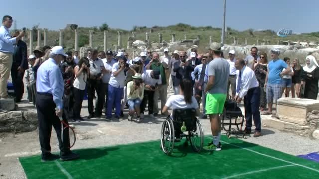 5 Bin Yıllık Tarihi Perge'nin Surları Arasında İlk Tenis Maçı