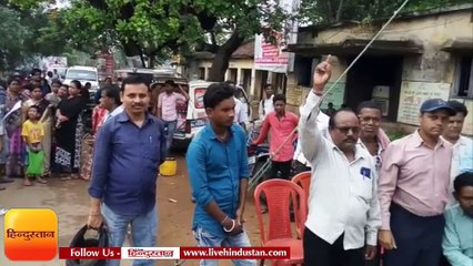 भूमि अधिग्रहण संशोधन अधिनियम वापस लेने की मांग को लेकर विपक्षी दलों ने किया विरोध प्रदर्शन