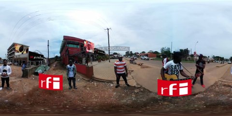 Le groupe congolais R-Afrika interprète "Un jour" à Kampala