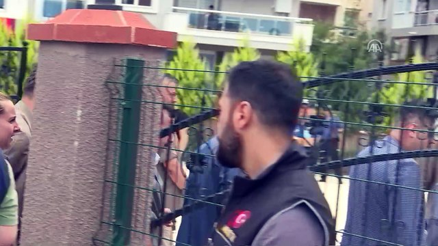 Başbakan Yıldırım, Cuma namazı sonrası vatandaşlarla sohbet etti - İZMİR