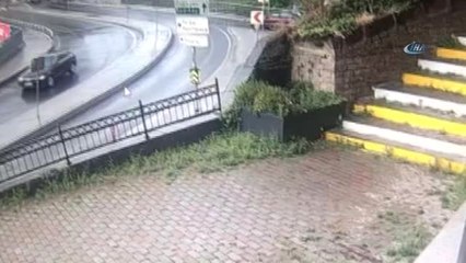 Şişli'de İtfaiye Aracının Devrilme Anı Kamerada