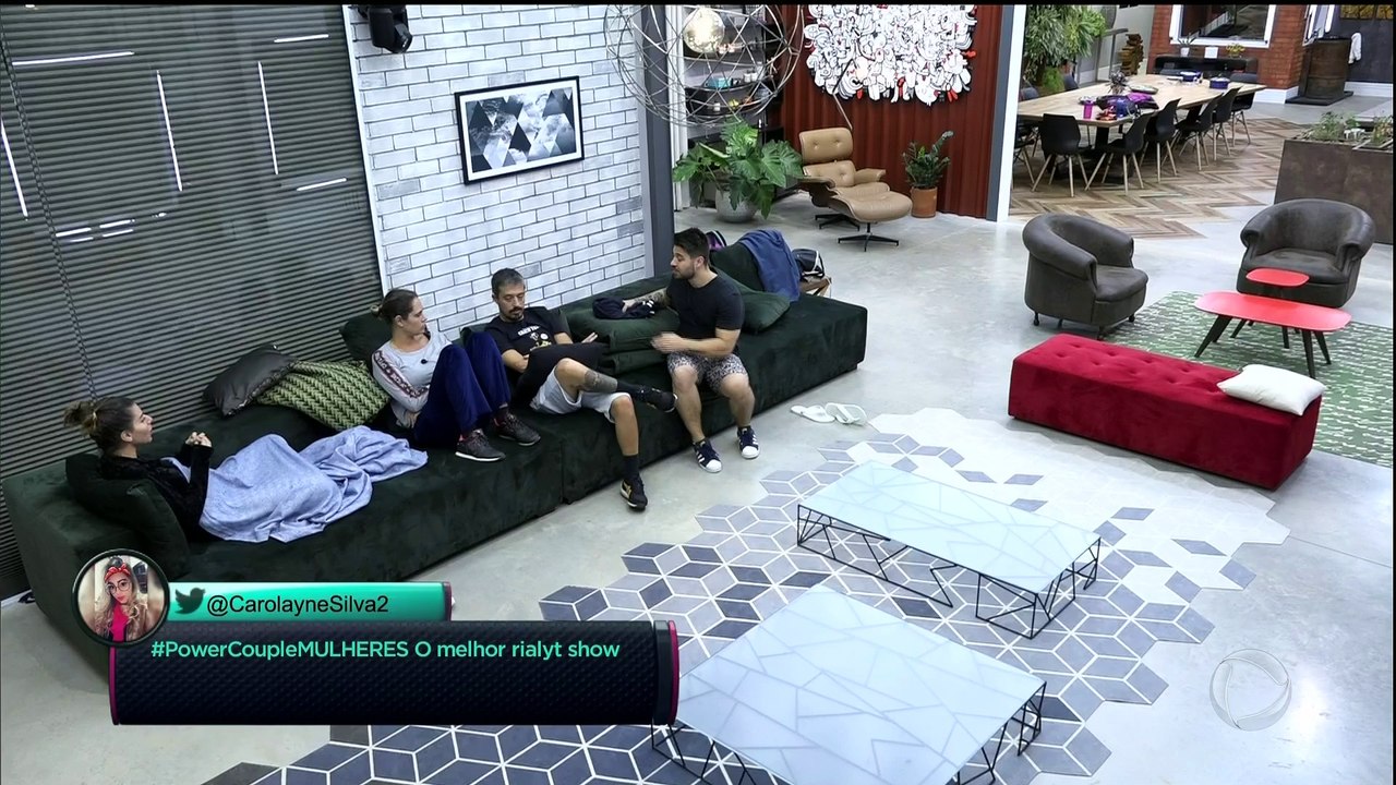 Thais discute com Douglas no Power Couple Brasil