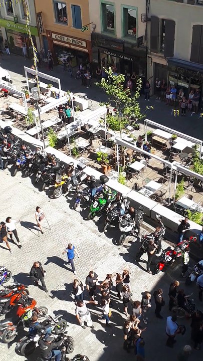 Drôme : L’hommage des motards à Yan, tué à moto mardi à  Aouste-sur-Sye