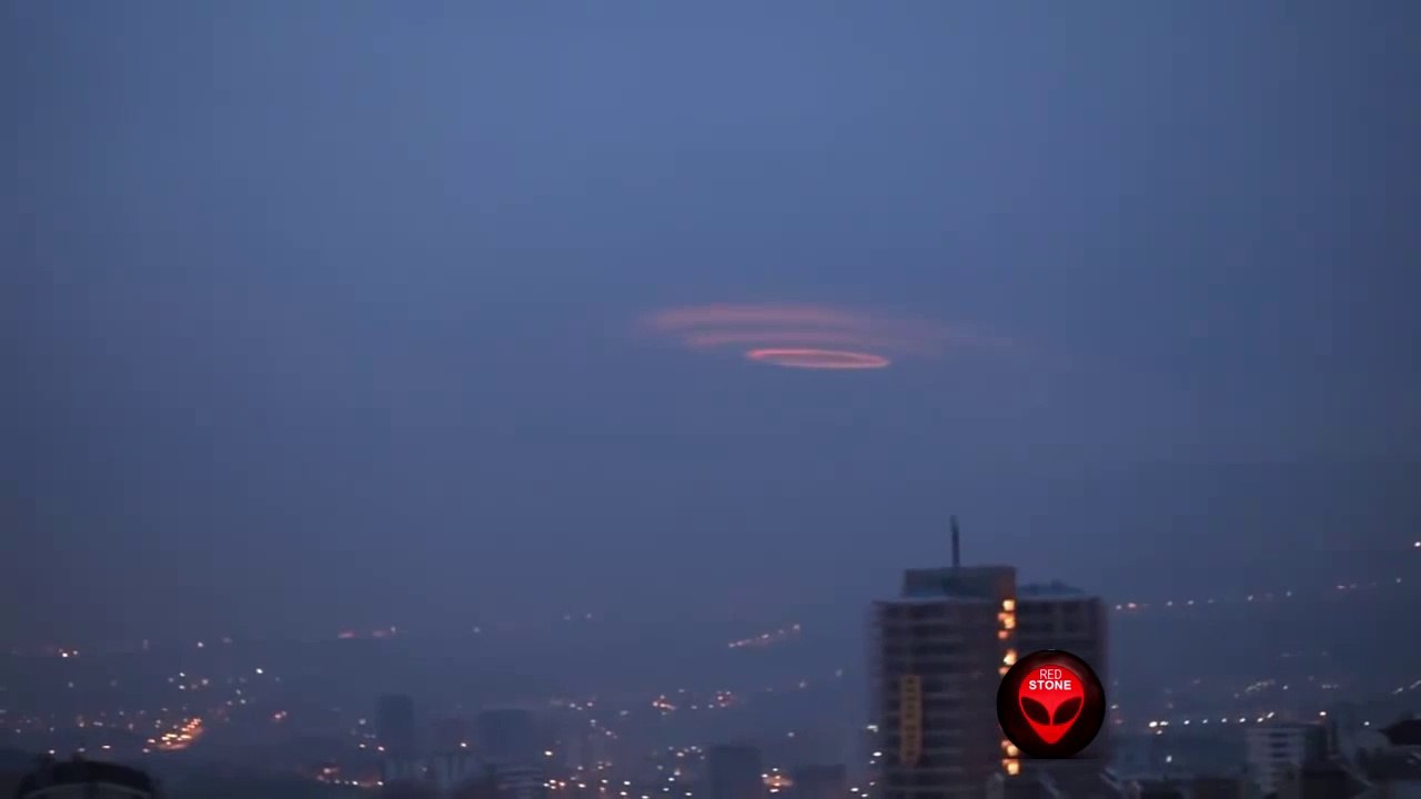 UFO in Turkey. Orb light balls & A mysterious gate in the sky