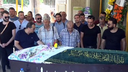 Silahlı saldırıda öldürülen ünlü şarkıcı son yolculuğuna uğurlandı