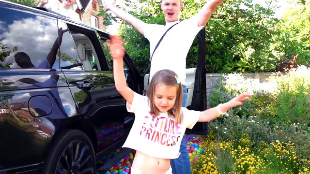 Разыграли папу ЗАСЫПАЛИ машину ШАРИКАМИ или BALL PIT PRANK IN MY Dad's CAR Мистер Макс & Мисс Катя