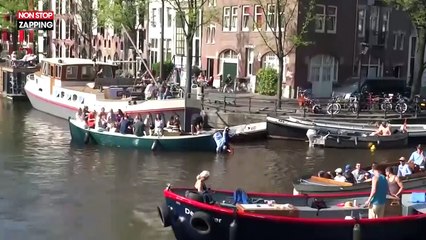 Amsterdam : brouhaha incompréhensible sur les canaux entre bateliers (vidéo)