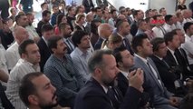 İzmir Başbakan Yıldırım, İmar Barışı İçin Belediyeye Başvuranların İşlemini Yaptı