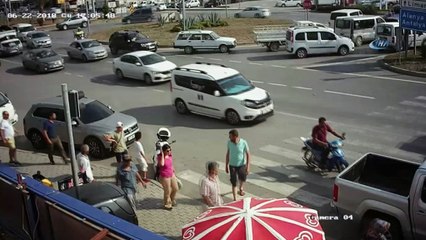 Yayanın dalgınlığı az kalsın canına mal oluyordu