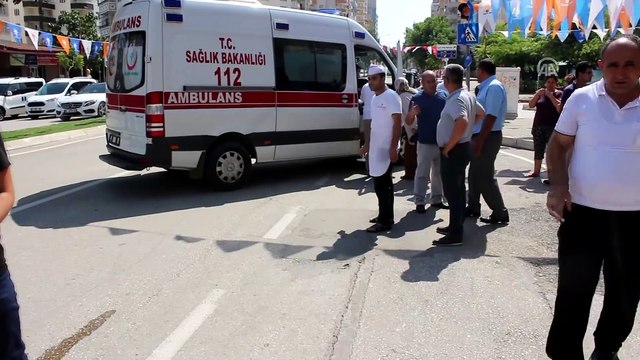 Adana'da köpeğin kovaladığı çocuğa otomobil çarptı
