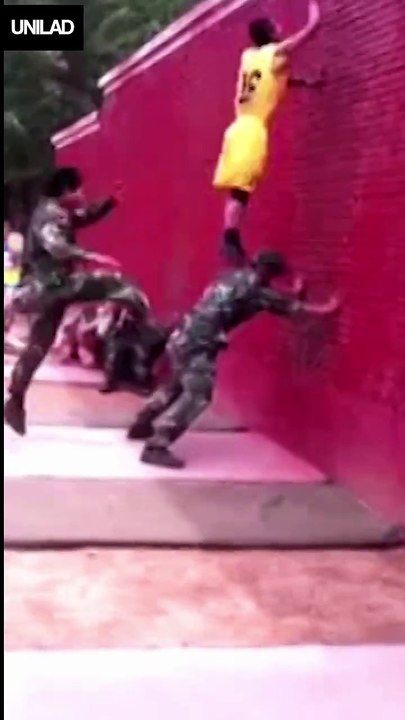 Technique de fou pour sauter un mur de 5m à mains nues !