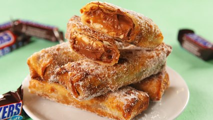These Snickers Egg Rolls Are SCARY GOOD