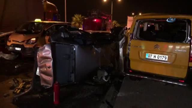 Antalya'da Tır Dehşeti... 6 Aracı Önüne Katarak Fırlatan Tır Ortalığı Savaş Alanına Çevirdi