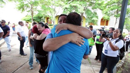 Descargar video: Liberados 26 jóvenes detenidos en protestas contra Ortega