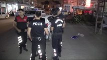 Adana - Yakalanacağını Anlayınca 4 Kilo Esrarı Araçtan Attı