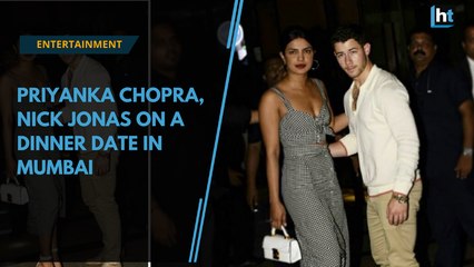 Скачать видео: Watch: Priyanka Chopra, Nick Jonas on a dinner date in Mumbai