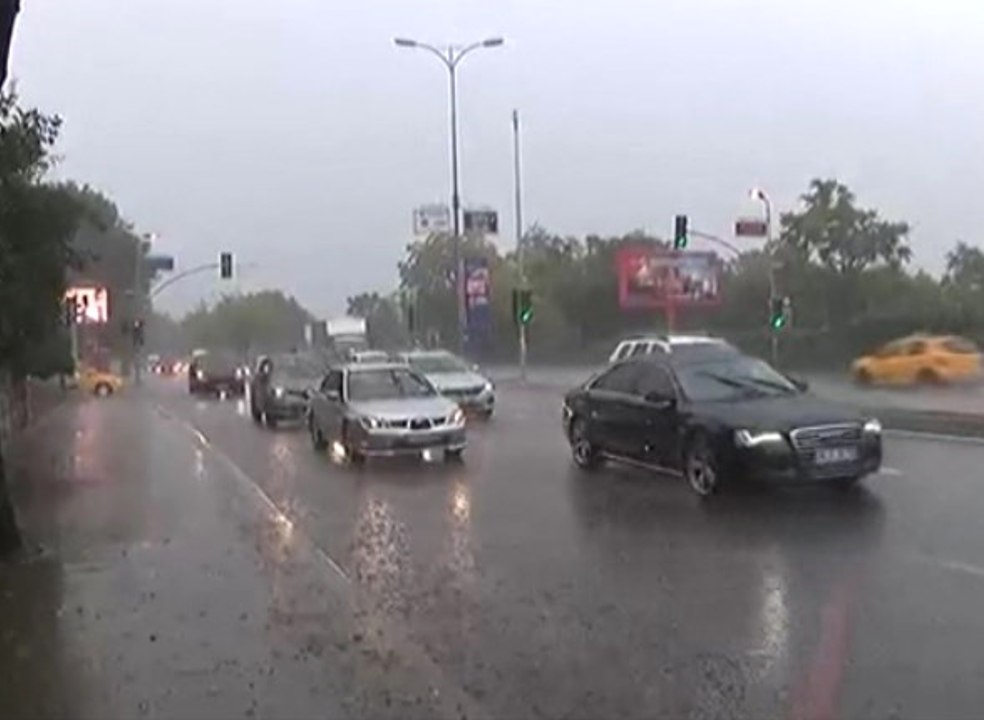 Meteoroloji Uyardı: İstanbul Bugün Sağanak Yağışlı Olacak