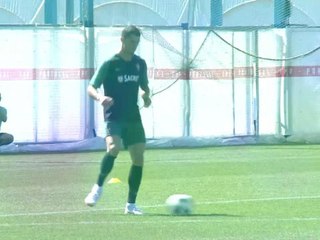 Ronaldo Berlatih Menjelang Laga Iran