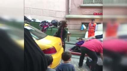 İstanbul Taksicinin Kendisini Trafiğe Sokan Kadın Turiste Tepkisi Kamerada